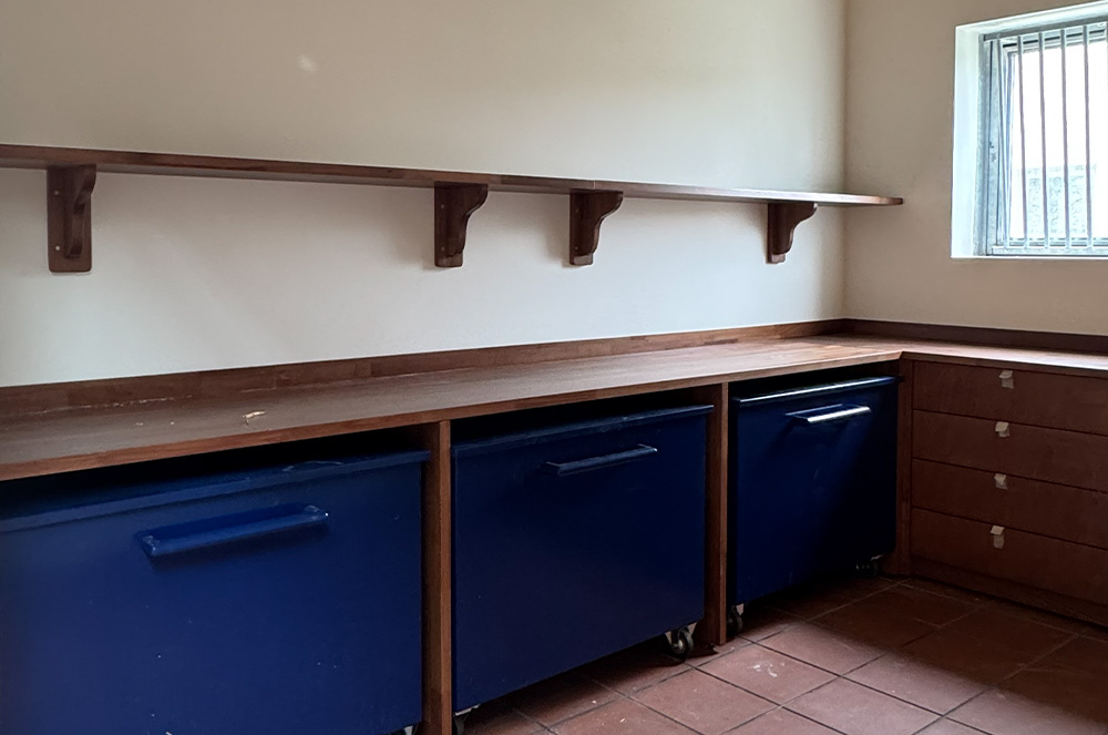 Fooder Cabinet